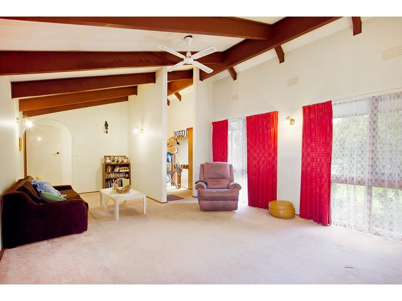 6 James Cook Drive, Endeavour Hills VIC 3802