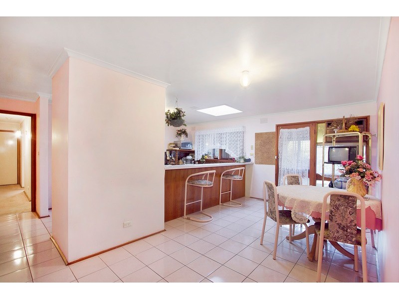 6 James Cook Drive, Endeavour Hills VIC 3802