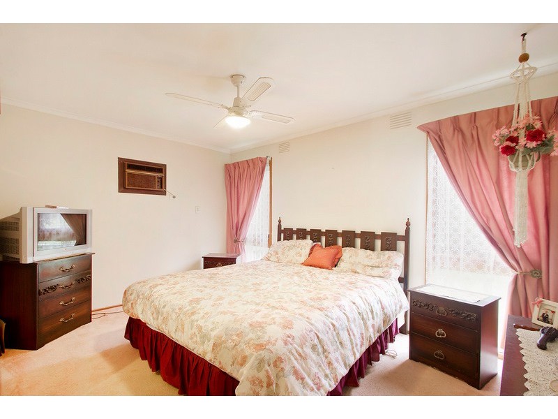 6 James Cook Drive, Endeavour Hills VIC 3802