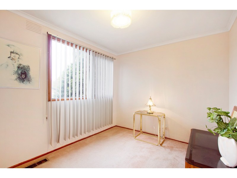 6 James Cook Drive, Endeavour Hills VIC 3802