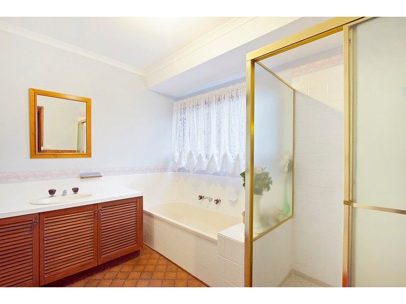 6 James Cook Drive, Endeavour Hills VIC 3802