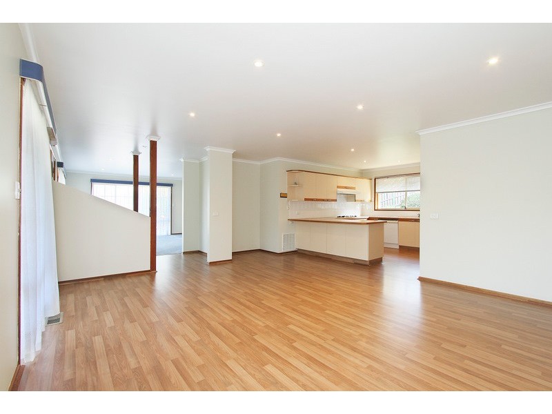 13 Barellan Mews, Berwick VIC 3806