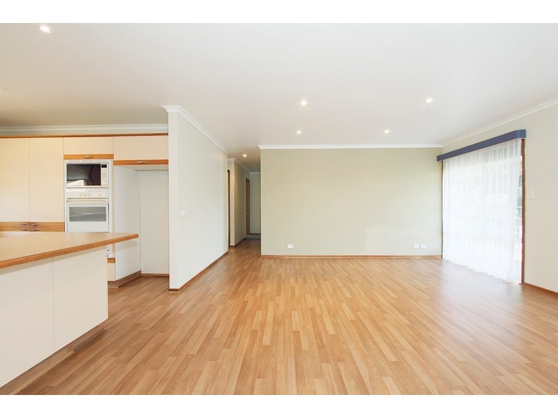 13 Barellan Mews, Berwick VIC 3806