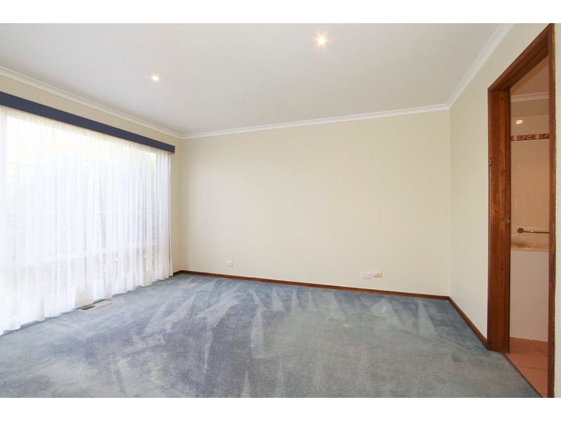 13 Barellan Mews, Berwick VIC 3806