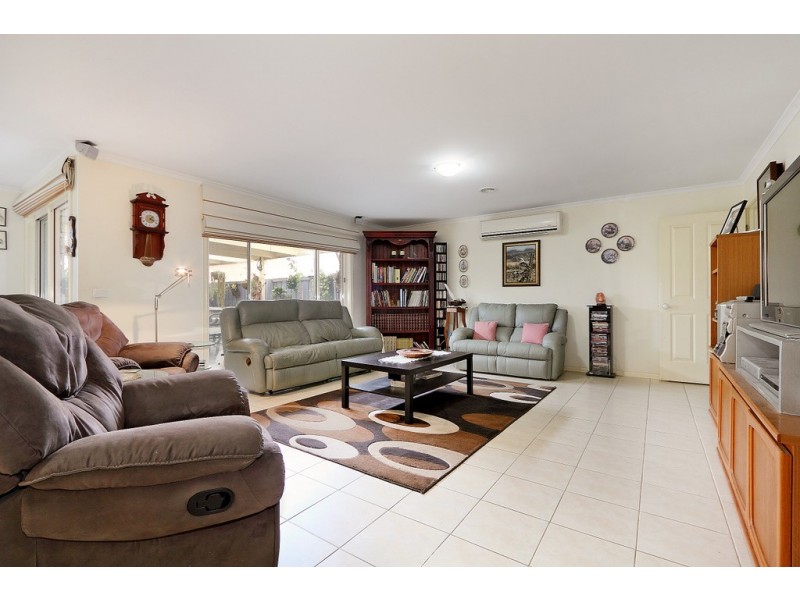 16 Ashmore Avenue, Narre Warren South VIC 3805