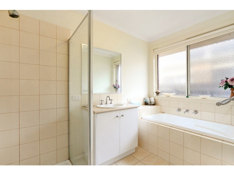 16 Ashmore Avenue, Narre Warren South VIC 3805