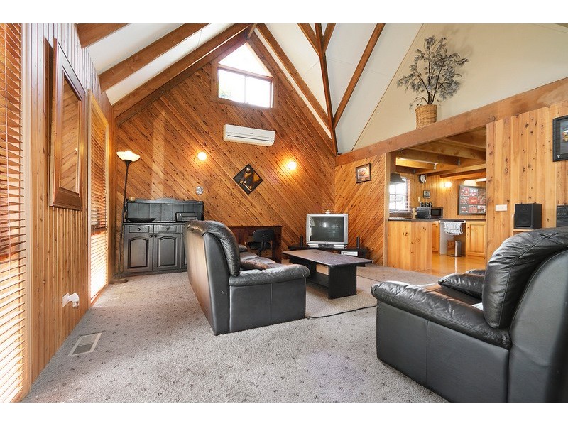 42 Cheviot Avenue, Berwick VIC 3806