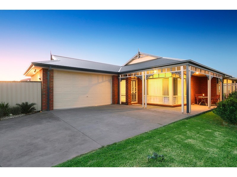 27 Blake Street, Berwick VIC 3806