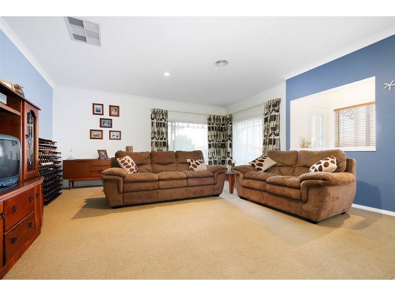 27 Blake Street, Berwick VIC 3806