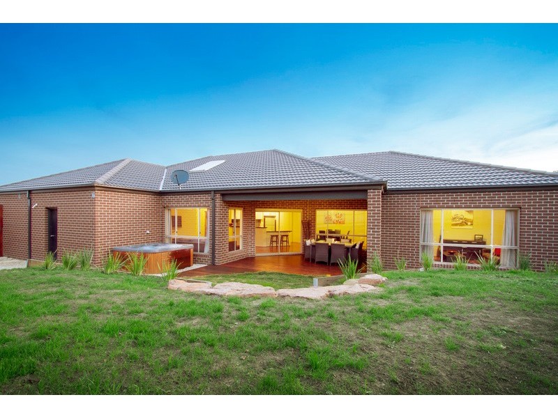 3 Dairy Close, Officer VIC 3809