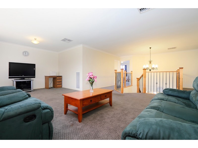 18 Ridgemont Drive, Berwick VIC 3806