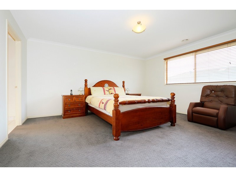 18 Ridgemont Drive, Berwick VIC 3806