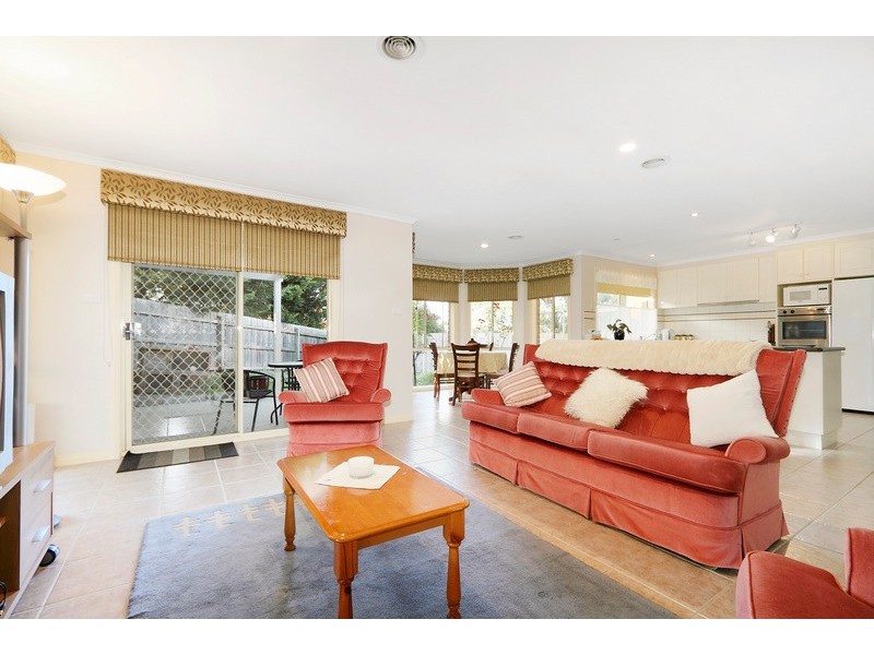 8 Sue Place, Berwick VIC 3806