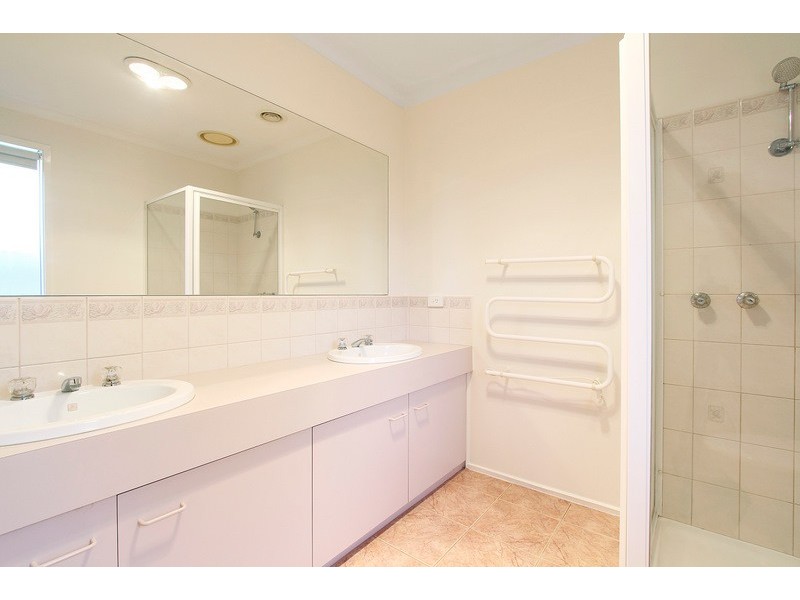 8 Jason Close, Berwick VIC 3806