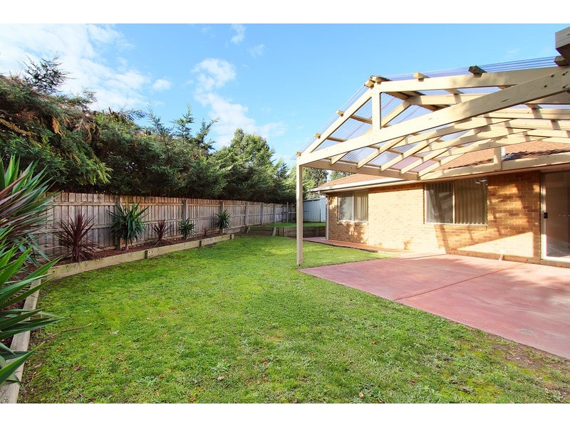 8 Jason Close, Berwick VIC 3806