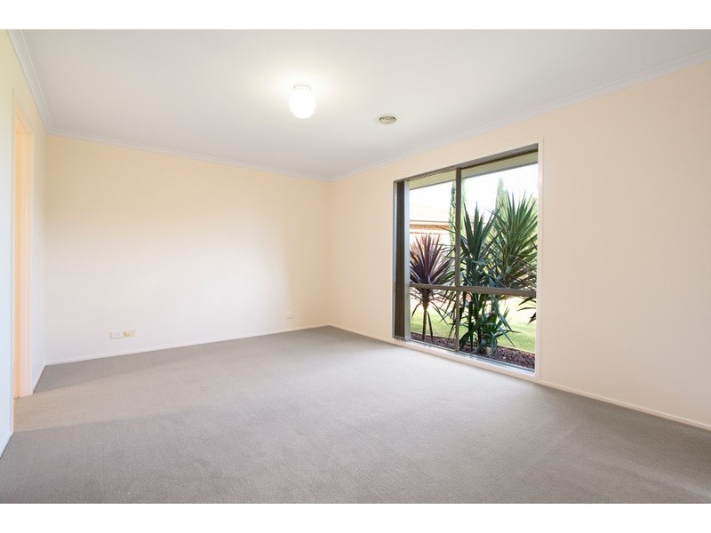 8 Jason Close, Berwick VIC 3806