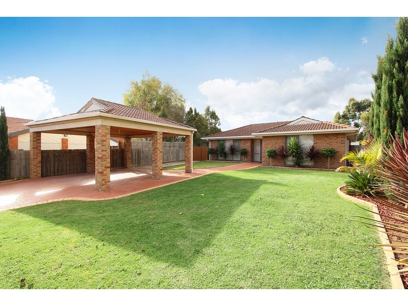 8 Jason Close, Berwick VIC 3806