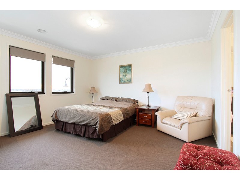 8 Meridian Circuit, Berwick VIC 3806