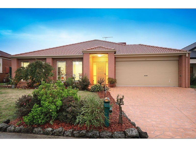 17 Harrington Drive, Narre Warren South VIC 3805