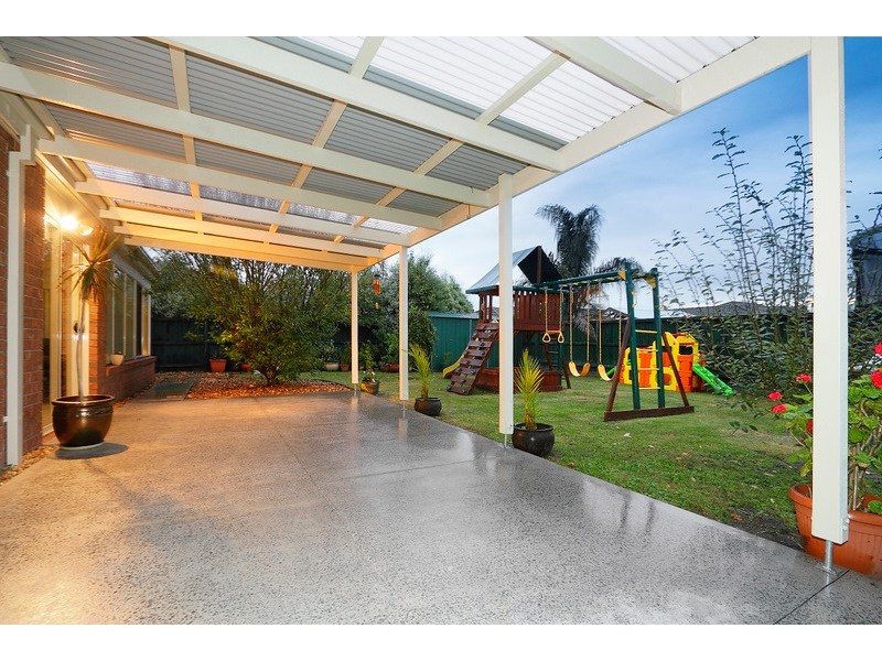 17 Harrington Drive, Narre Warren South VIC 3805