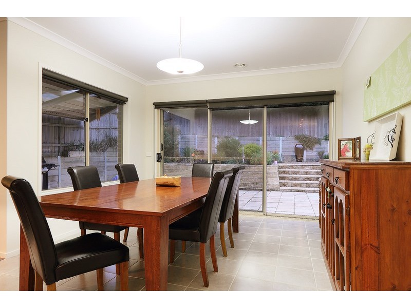 6 Landra Court, Berwick VIC 3806