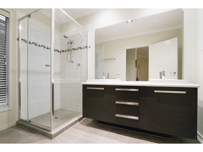 6 Landra Court, Berwick VIC 3806