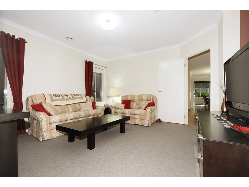 6 Landra Court, Berwick VIC 3806