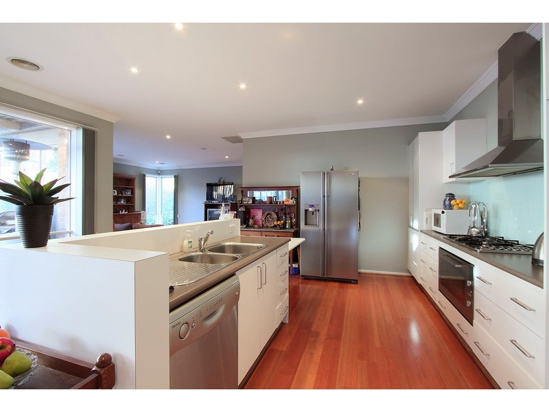 5 Cedarwood Crescent, Berwick VIC 3806