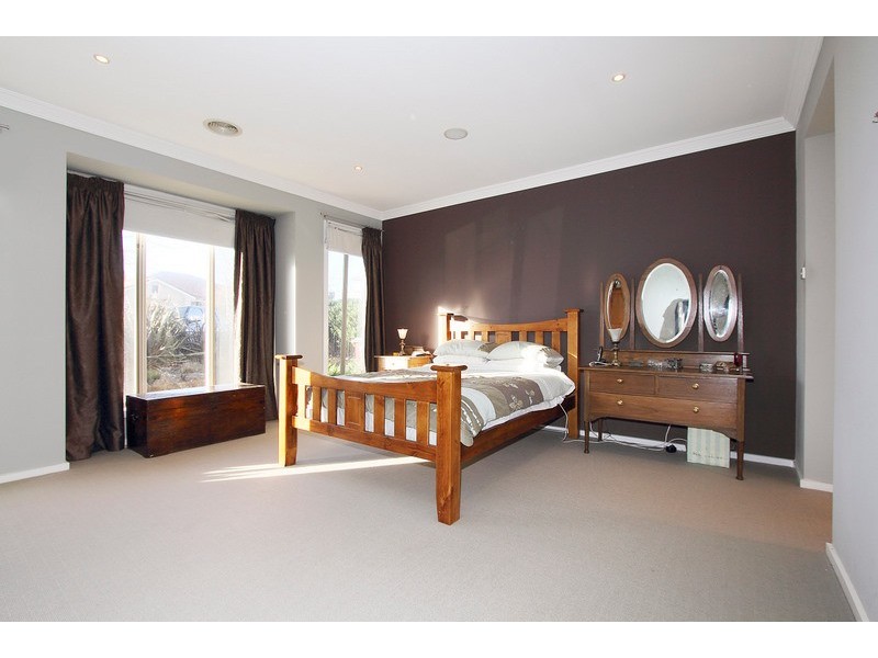 5 Cedarwood Crescent, Berwick VIC 3806