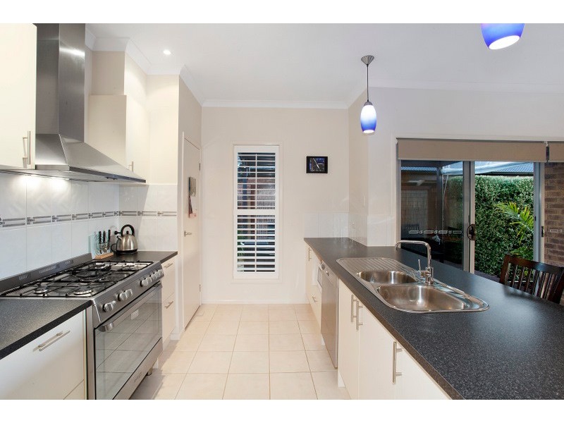 10 Tyrone Avenue, Pakenham VIC 3810