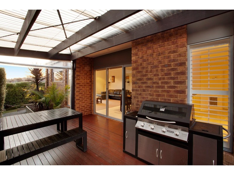 10 Tyrone Avenue, Pakenham VIC 3810