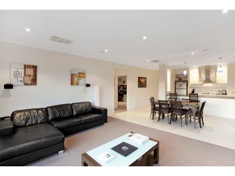 10 Tyrone Avenue, Pakenham VIC 3810