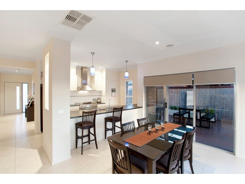 10 Tyrone Avenue, Pakenham VIC 3810