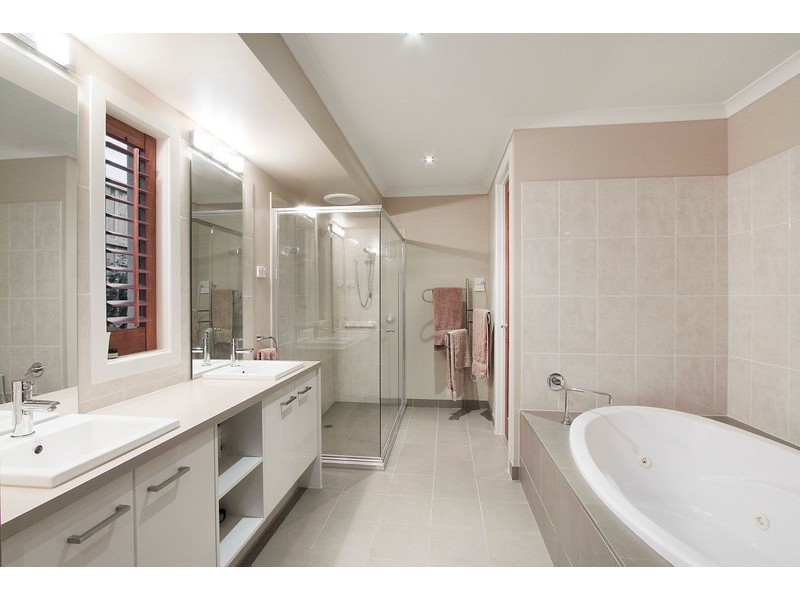 57 Cambridge Drive, Berwick VIC 3806