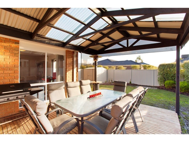 11 Stokes Green, Pakenham VIC 3810