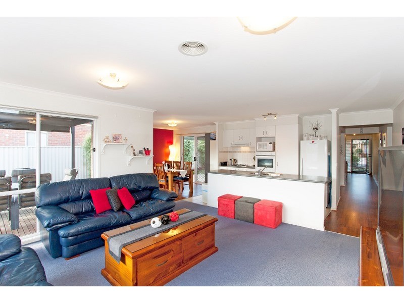 11 Stokes Green, Pakenham VIC 3810