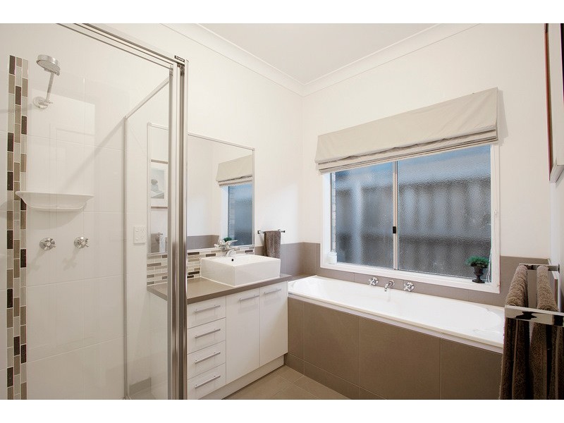 6 Little Gem Way, Berwick VIC 3806