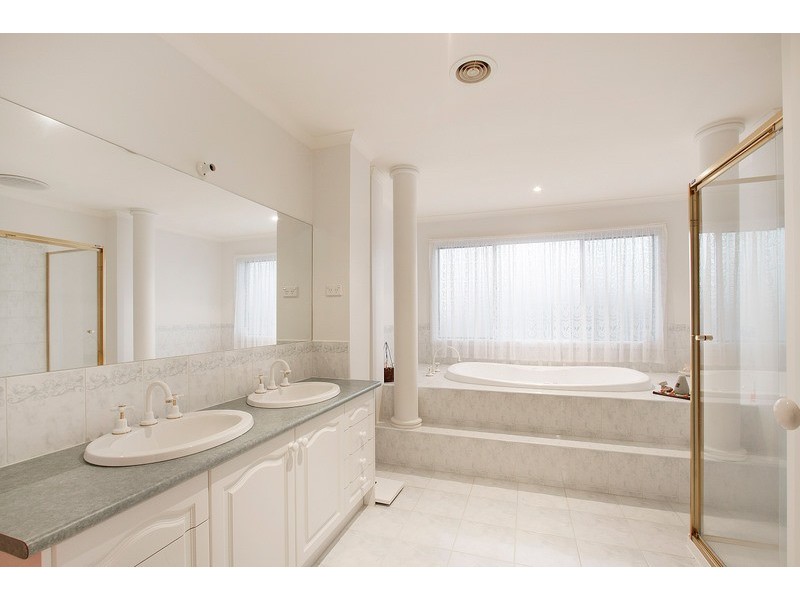 14 St Johns Wood Terrace, Berwick VIC 3806