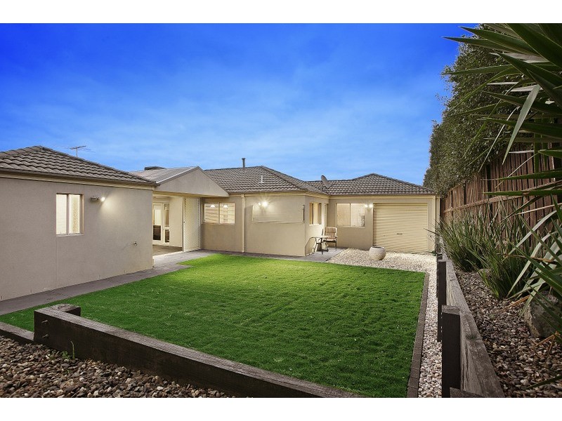 18 Sunview Place, Berwick VIC 3806