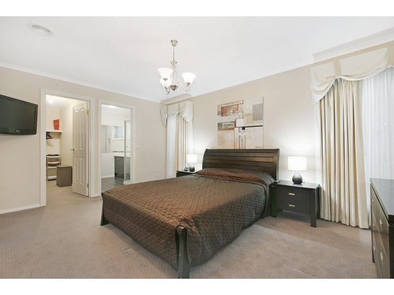 18 Sunview Place, Berwick VIC 3806