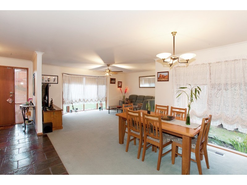 2 Freda Court, Narre Warren VIC 3805