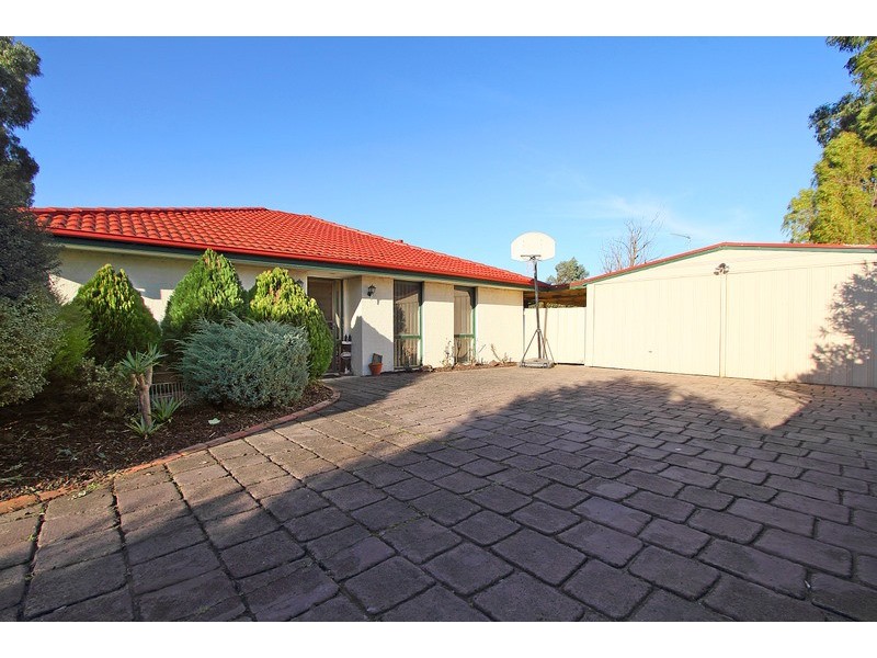 26 Garryowen Crescent, Narre Warren VIC 3805