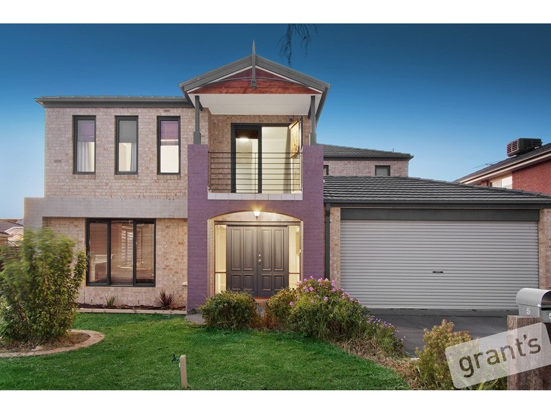 5 Eucumbene Drive, Berwick VIC 3806