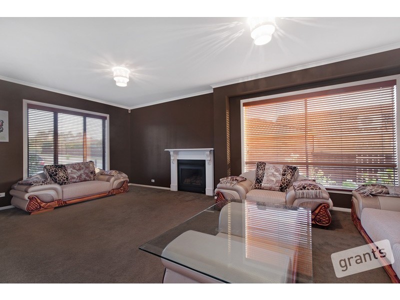 5 Eucumbene Drive, Berwick VIC 3806