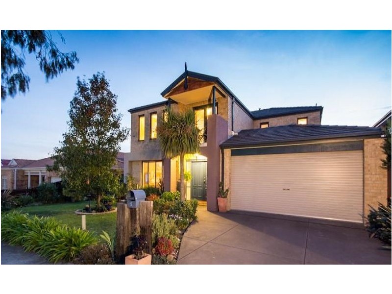 5 Eucumbene Drive, Berwick VIC 3806