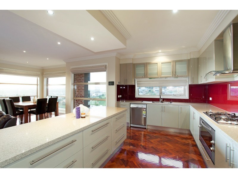 8 Crestview Drive, Beaconsfield VIC 3807