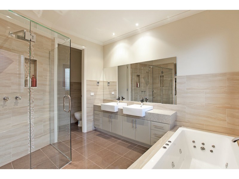 8 Crestview Drive, Beaconsfield VIC 3807