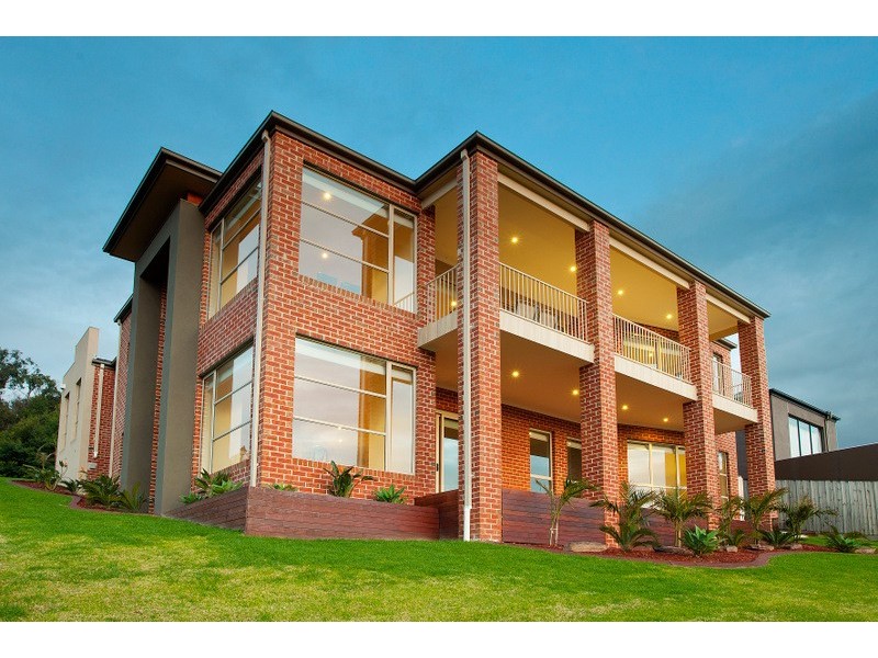 8 Crestview Drive, Beaconsfield VIC 3807