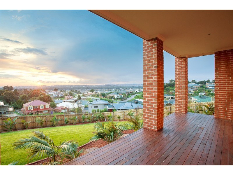 8 Crestview Drive, Beaconsfield VIC 3807