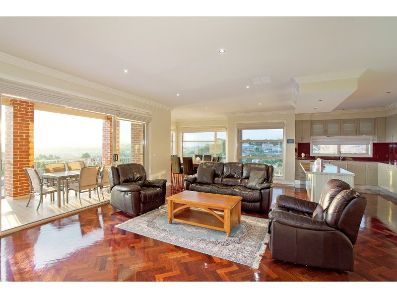 8 Crestview Drive, Beaconsfield VIC 3807